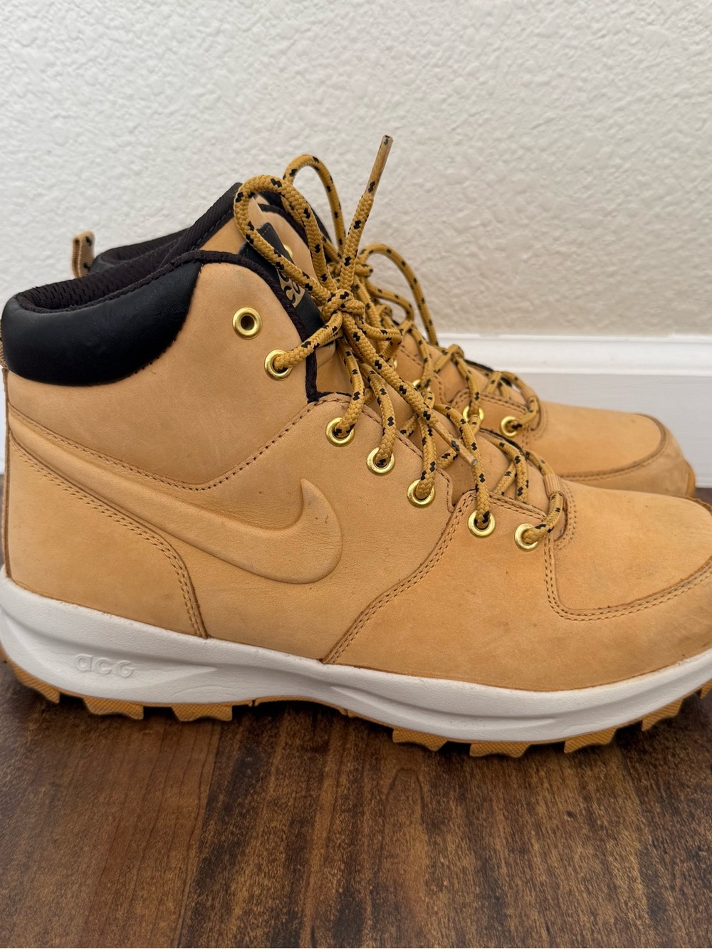 Nike ACG Manoa Leather Hiking Boots Haystack Brown Men’s 9.5